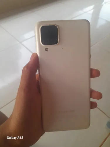 Vendo-se celular a 12 defeitos so a tela quebrada