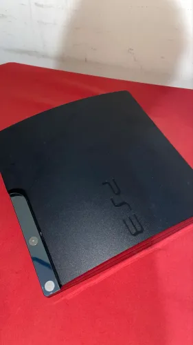 PlayStation 3 Slim + 2 controles e 10 jogos!