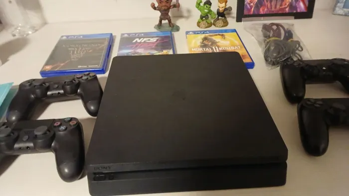 PS4, 4 controles, pézinhos e troca de pasta térmica e limpeza 