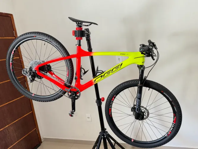 Oggi Agile Pro Carbon SRAM GX Tamanho L
