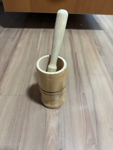 Pilão de madeira com socador