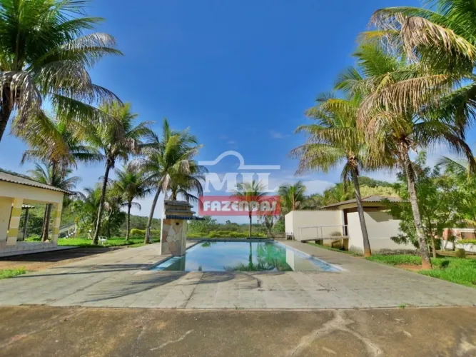 VENDO Hotel Fazenda 60 km de Brasília. Área Total: 19,4 Alqueires (94 Há).