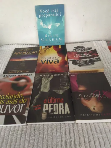 Coleção diversos livros 7 volumes .