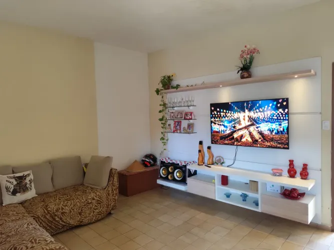 Área com galpão e casa (900m2)