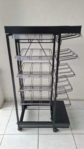 Expositor para produtos. Valor: 270,00 reais.