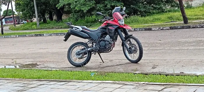 Pra vender ou troca por moto de menor valor com volta pra mim 