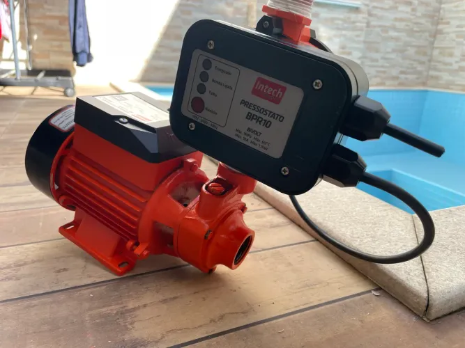 Bomba Pressurizadora de 1/2 CV - Intech Machine 220V