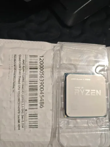 Processador AMD Ryzen 3 2200G AM4 (Seminovo - Apenas 1 Uso)