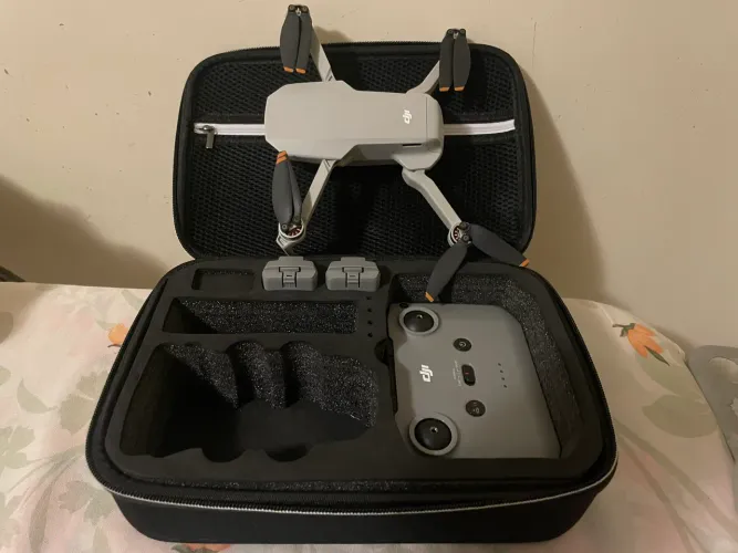 DJI Mini 2 SE - (2 Baterias + Case + Upgrade hélices stealth)