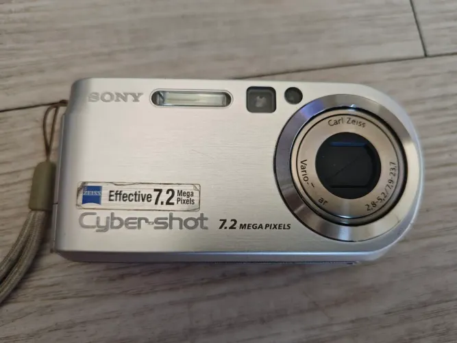 Câmera Retro Sony Cyber-shot DSC-P200 7.2 MP + Kit Cartões e Case Lowepro