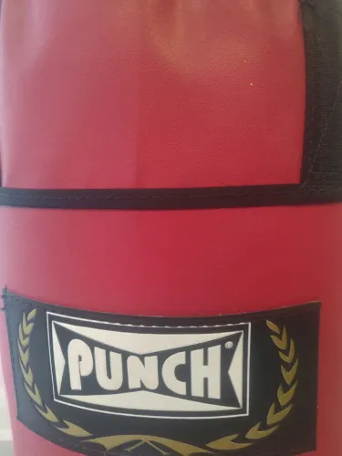 Saco de pancada box marca Punch com suporte 