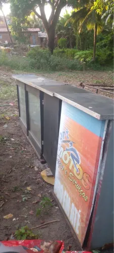 Expositor de peças de carros e motos