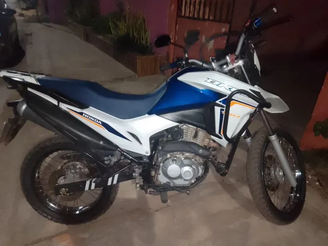 Moto excelente só para pegar e usar nada para fazer