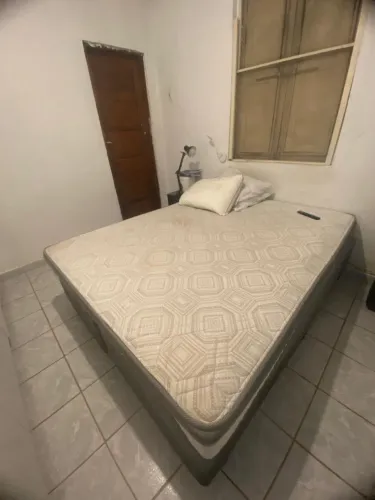 Cama queen size 