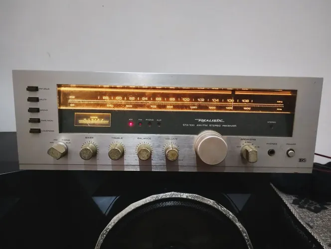 Vendo Rádio Shack Receiver Vintage Realistic STA -100 - funcionando perfeitamente.