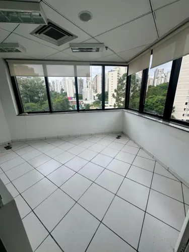 Sala comercial na Avenida Doutor Guilherme Dumont Vilares, 1230 - cj 81 46 m²