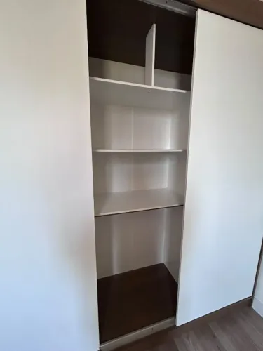sofá + guarda-roupa + cama de solteiro com cama auxiliar