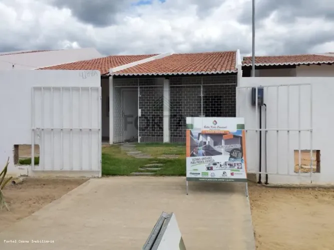 Casa para Venda em Cascavel, Centro, 2 dormitórios, 1 suíte, 1 banheiro, 2 vagas