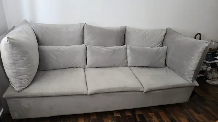 Sofá 3 lugares com puff