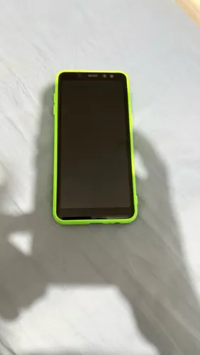 Celular smartphone Galaxy A8 64 gb.