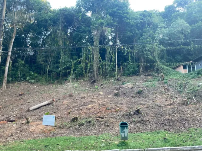Terreno à venda no Cond. Forest Hills, com projeto aprovado, Granja Viana SP