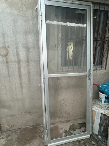 Porta de alumínio sem vidro em baixo