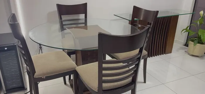 Conjunto Mesa + Cadeiras + Aparador