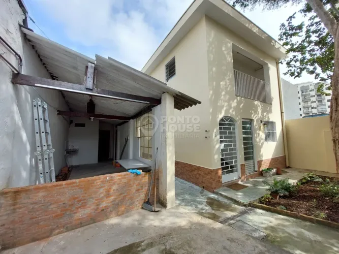 Casa térrea à venda no Jardim da Saúde, são 4 casas e galpão
