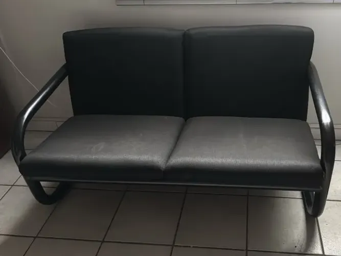 Sofá 2 Lugares Preto Estrutura Metálica 1,30m - R$ 580 | Campo Grande/MS