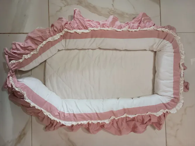 Ninho infantil bebê menina 