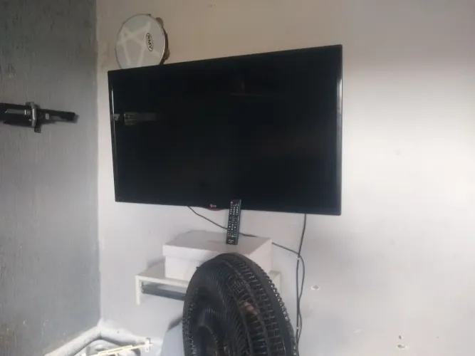 TV LG 42 polegadas não é smart..tem Chromecast por 550 reais em sobradinho