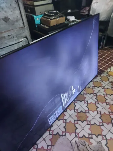 Tv sansung un 75tu 8000  com defeito na tela , o resto tudo bom  