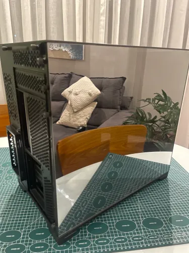 Gabinete Lian Li Vision Chrome