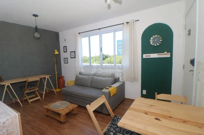 Apartamento Mobiliado com Decoração Rústico-Industrial e Fácil Acesso à Ferreira Viana
