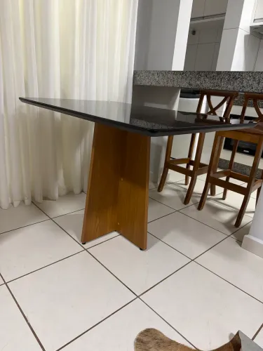 Mesa 4 lugares com tampo de vidro preto