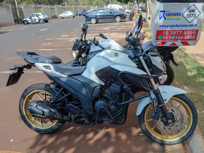 Fz 25 branca