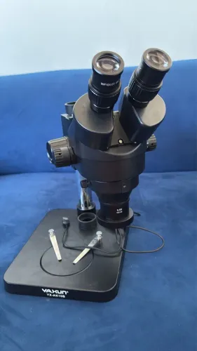 Microscópio Binocular Ak10/7045 Com Luminária E Lente 0.5x