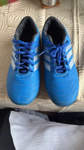 Chuteira Adidas Predator tamanho 37