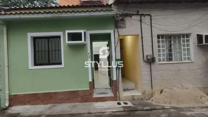 Casa de Vila Charmosa com 3 Quartos e 2 Vagas no Méier! PA01X