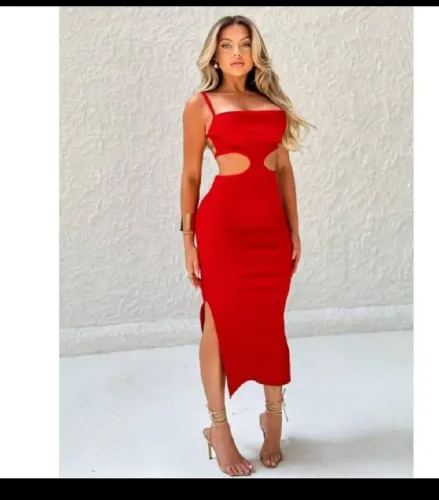Vestido sexy e longo com fenda