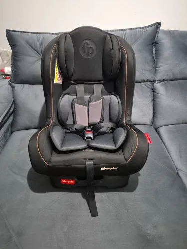 Cadeirinha para carro Fisher-Price de 0 a 25kg semi nova.