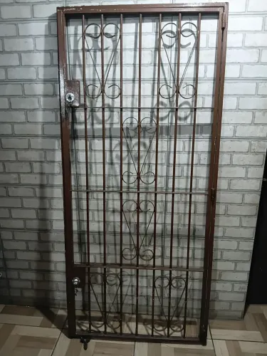 Grade de porta segurança 90x202 com 4 chaves