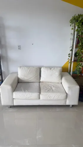 Sofá dois lugares couro