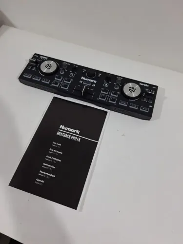 Controladora DJ Numark DJ2GO2 Touch