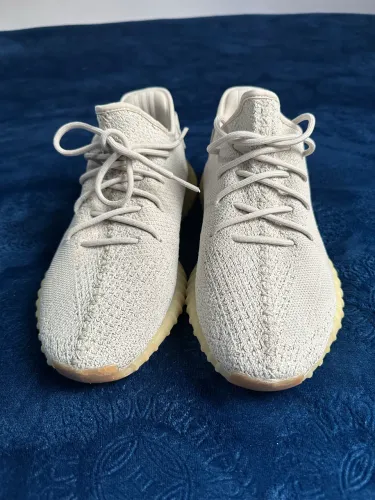 Tênis Adidas Yeeze Boost 350
