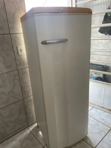 Geladeira Electrolux RDE30 1 porta - gela e congela muito bem!!