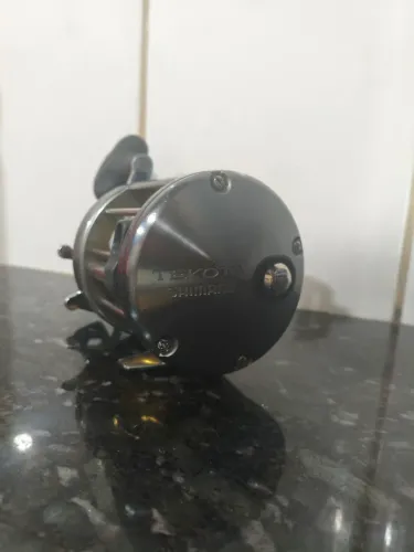 Carretilha Shimano Tekota 700