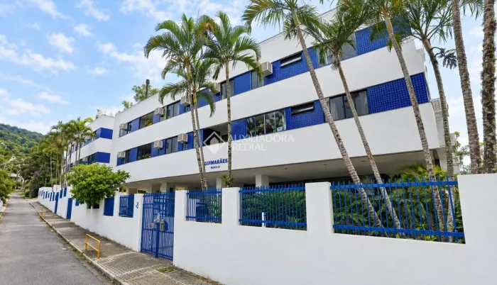 Apartamento mobiliado com 2 dormitórios, suíte e vista para a Lagoa - Locação anual no Cen