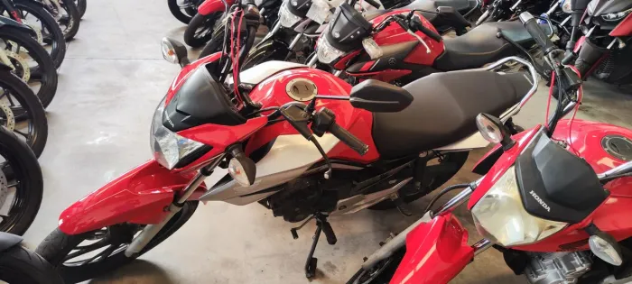 HONDA CG TITAN 160 VERMELHA 2023 Shalon veículos Cariacica
