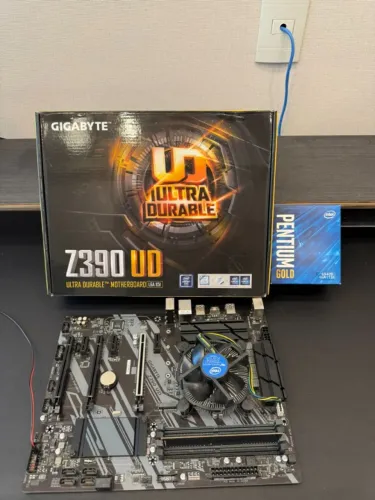 Kit Placa-Mãe Gigabyte Z390 UD + Intel Pentium Gold G5420 + 4GB DDR4